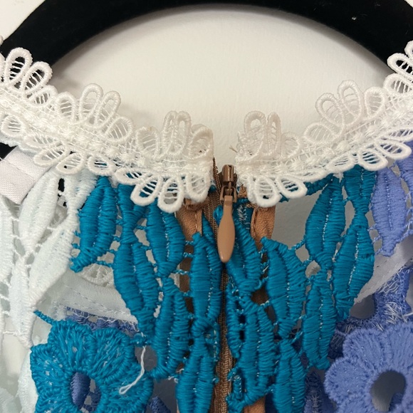 Elliatt Deception Velvet-Trimmed Lace Mini Dress size S NWT - Picture 11 of 12